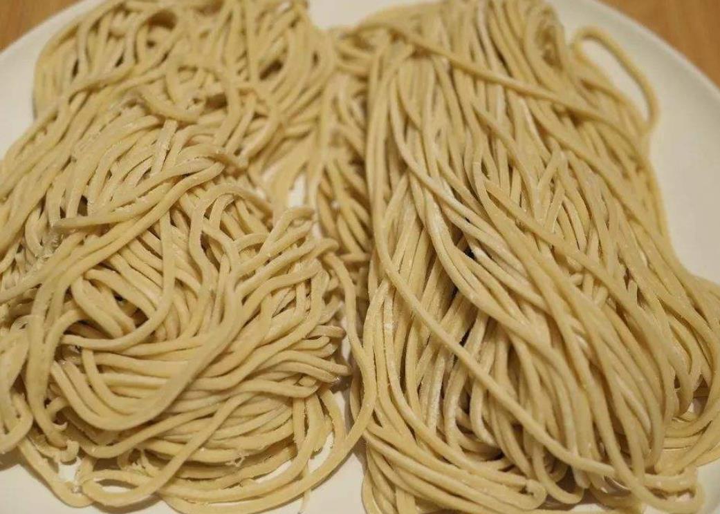 做面食碱放多了怎么办,炸面食是放碱面好还是小苏打好