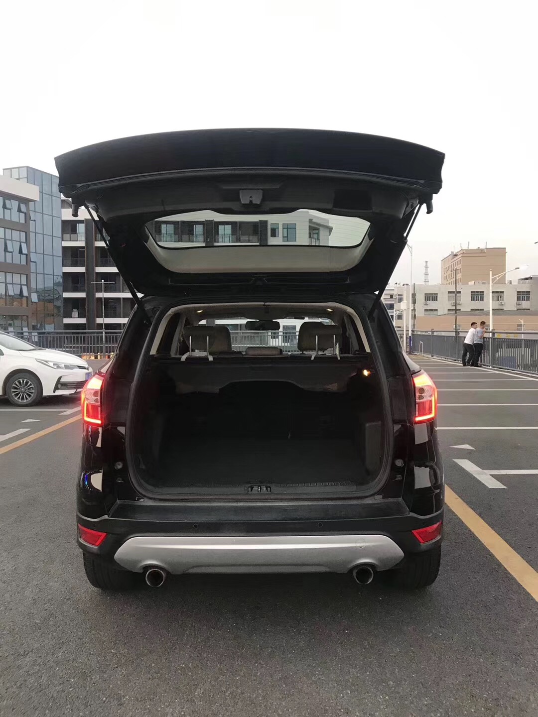 银色新款福特翼虎,2020款福特suv翼虎