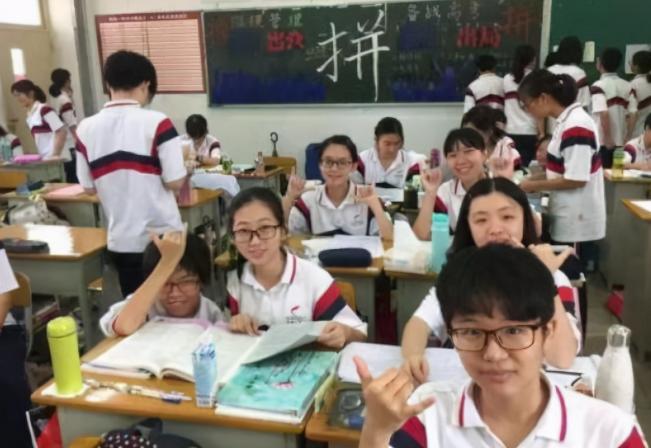 小学成绩第一梯队初中会差吗,小学成绩倒数第一初中还能逆袭