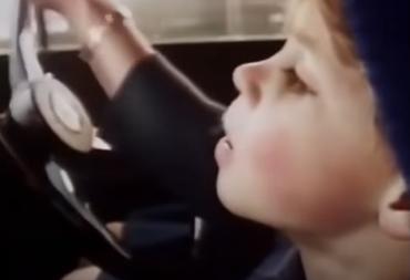 英女王下令封杀50年!王室私生活*片禁**遭泄露,百万人在线吃瓜