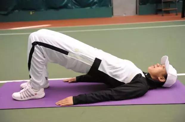 足球大腿内侧拉伤的恢复,腿拉伤后的足球训练项目