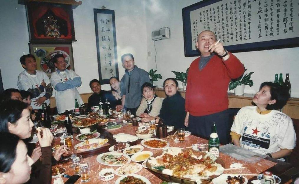 傅彪去世后冯小刚给了200万,傅彪和张国立一起演过的电影