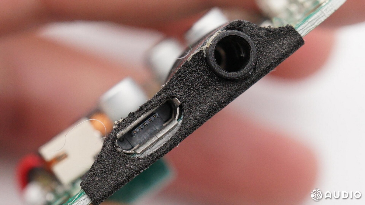 马歇尔EMBERTON蓝牙音箱拆解,便携ai蓝牙音箱拆解