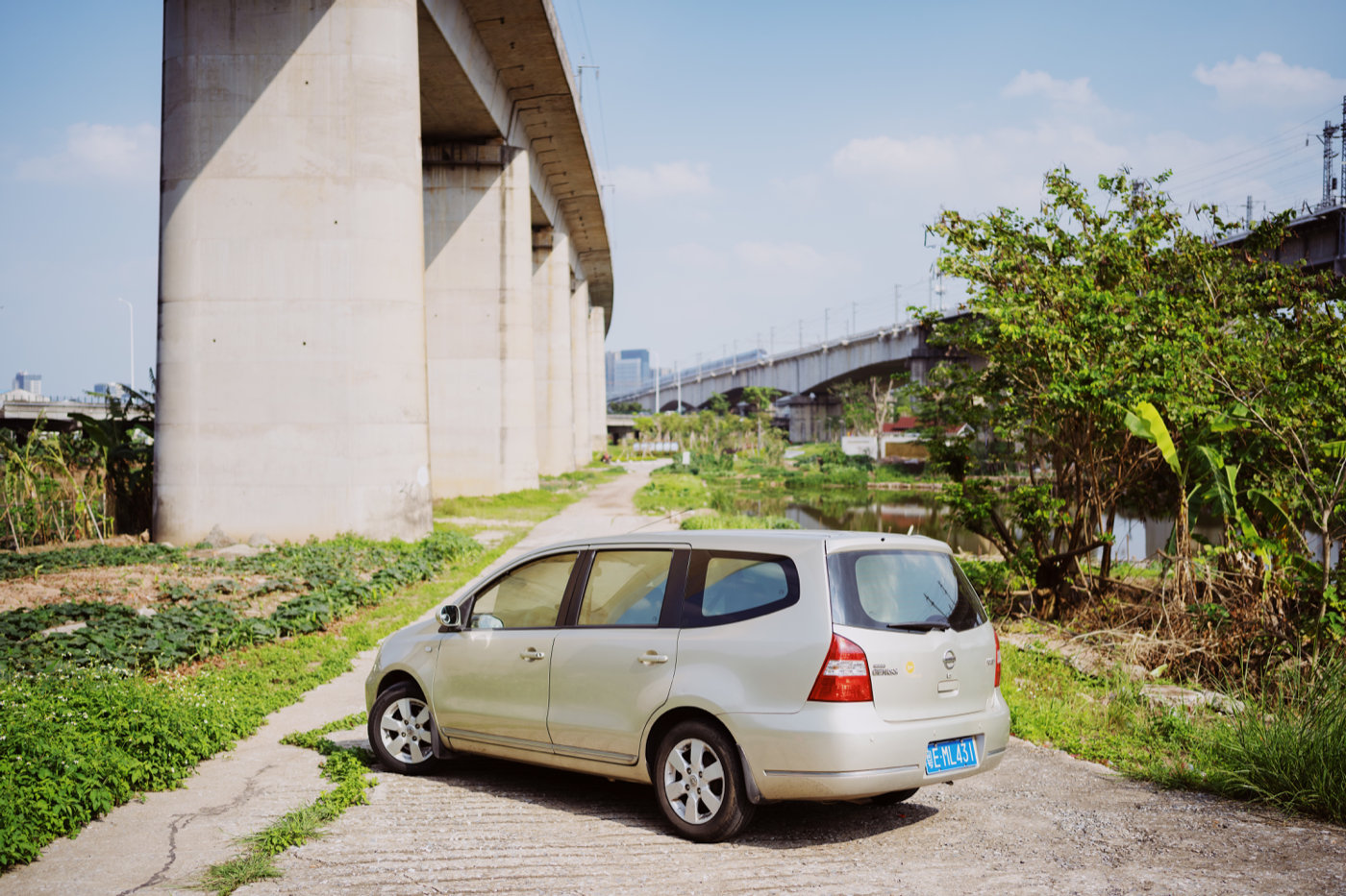 11年日产骏逸七座车,日产骏逸与骊威7座差别