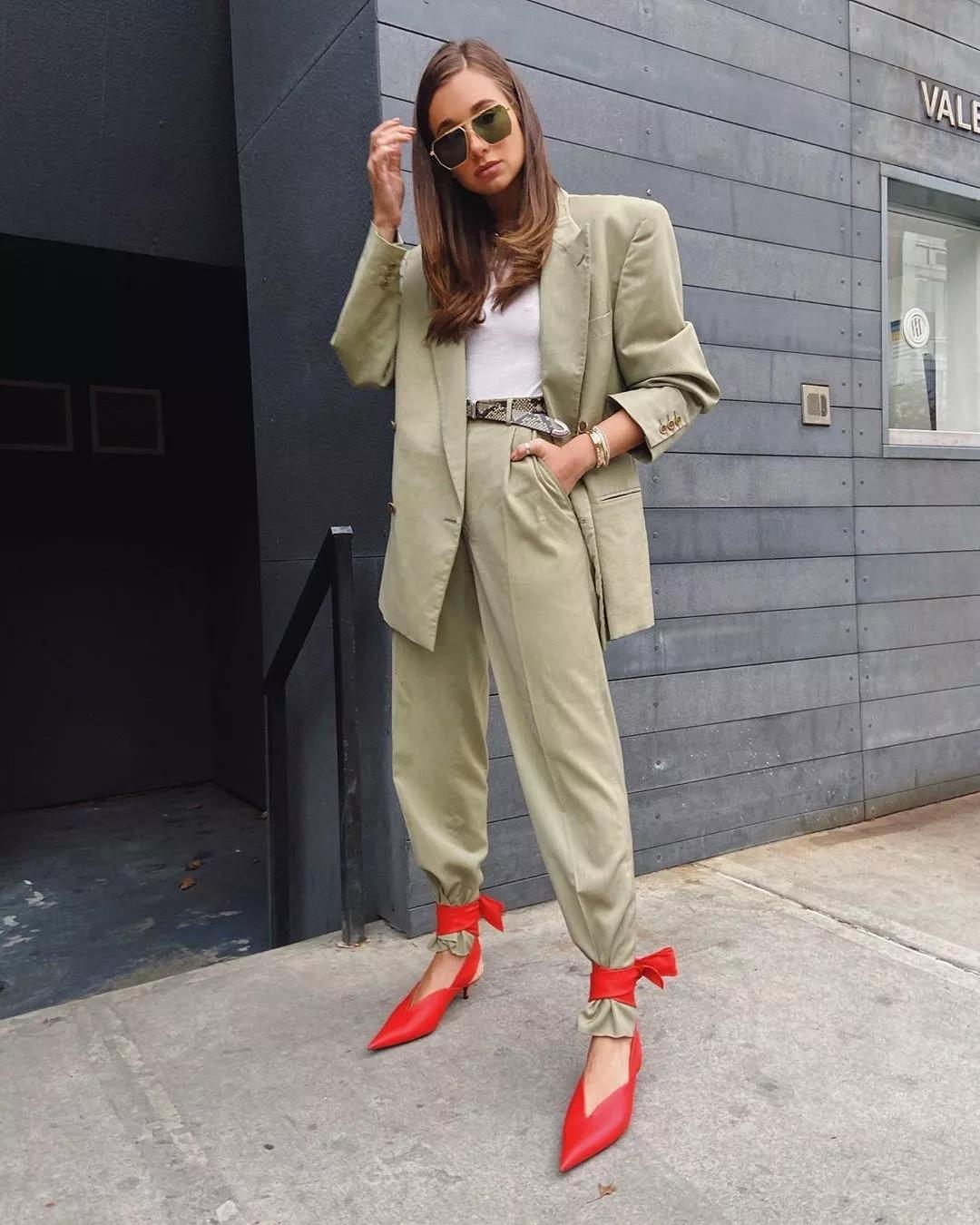 红色分享,红色系单品穿搭技巧变身活力少女