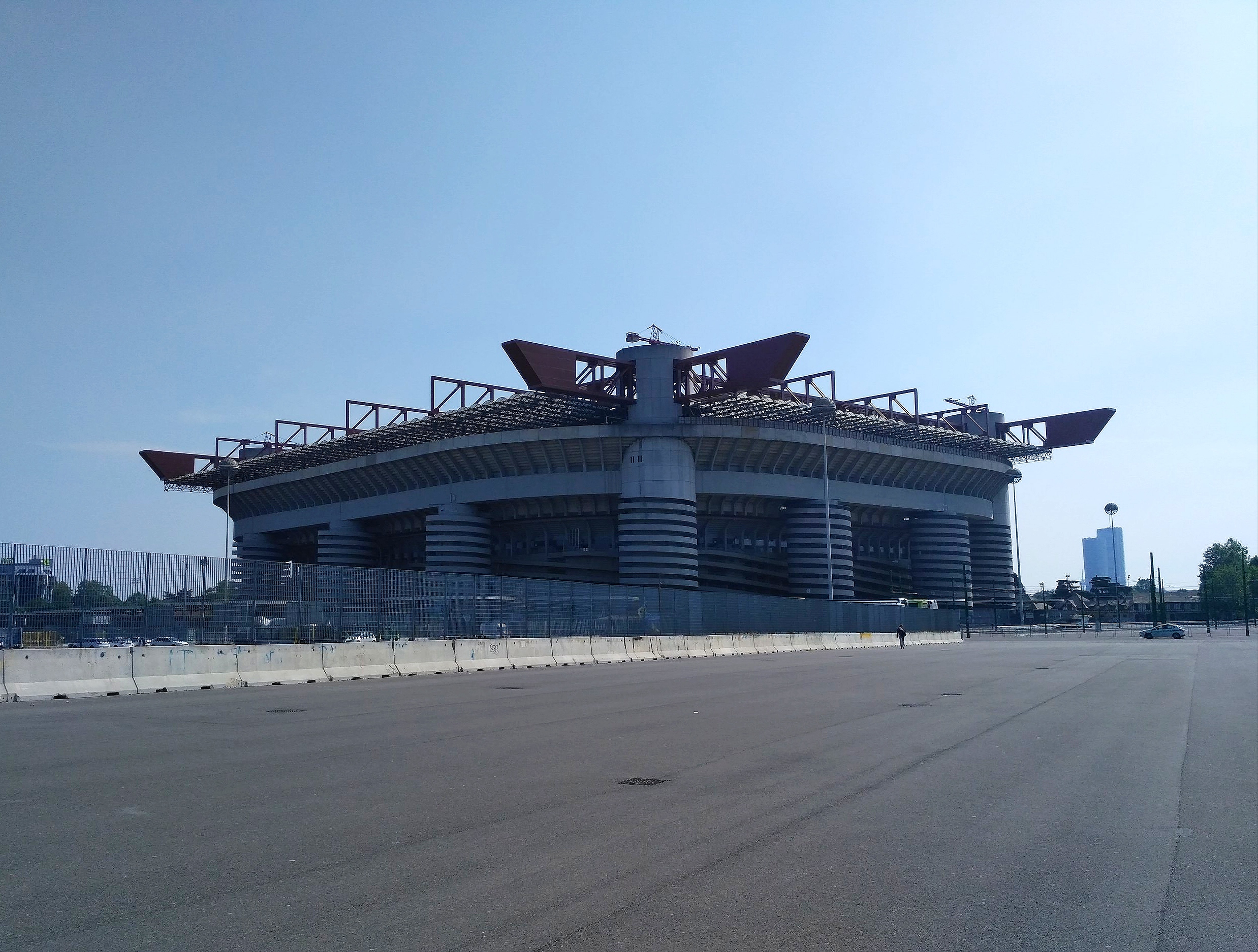 圣西罗球场与梅阿查球场谁先,ac米兰足球场圣西罗