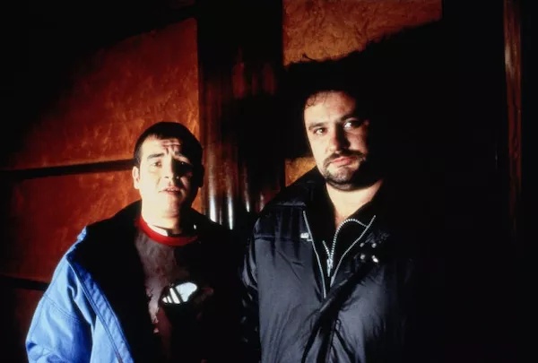 它是迄今为止最有个性的英国电影，狗咬狗的人物关系经常被模仿