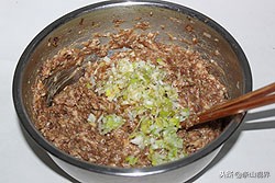 青萝卜肉馅素馅饺子怎么调馅,芹菜加肉馅素馅饺子馅做法大全