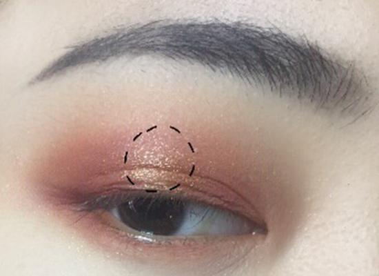 眼影教程新手画法,教画眼影适合什么眼影盘