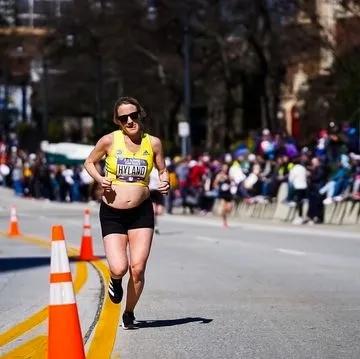 生孩子前11天，她跑了一场全马，3小时07分完赛