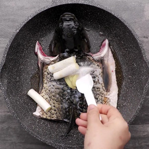 名门泽佳美食频道开播啦今日主题:垮炖草鱼