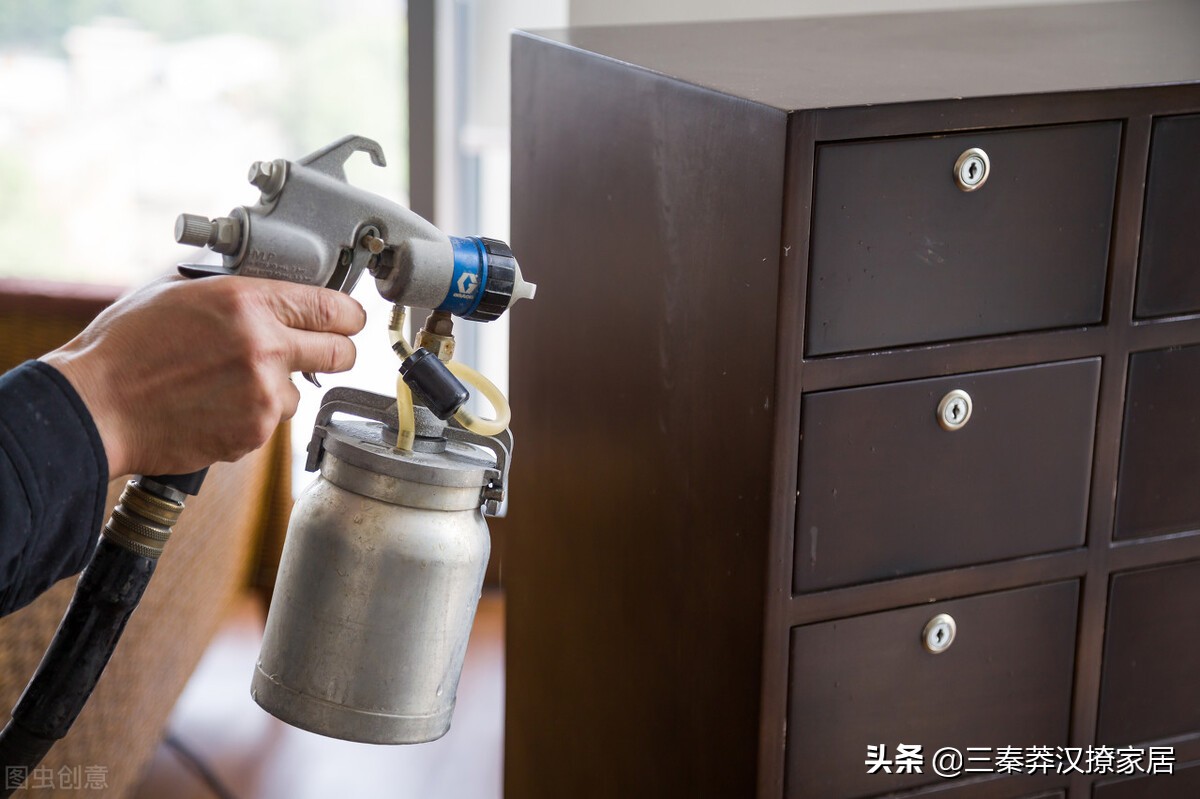 房子装修味道大怎样才能去味快,装修完房子有味道怎么去除