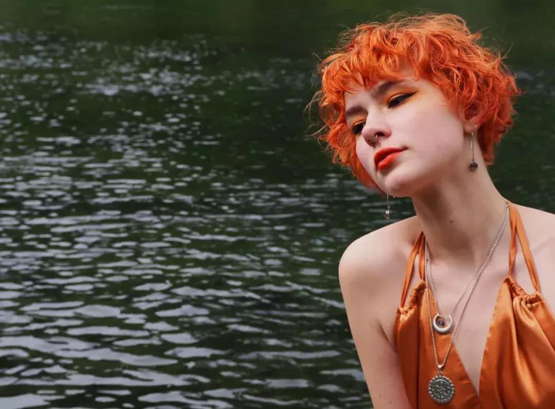 杨幂色和大表姐色口红哪个好看,杨幂用的枫叶色是什么口红