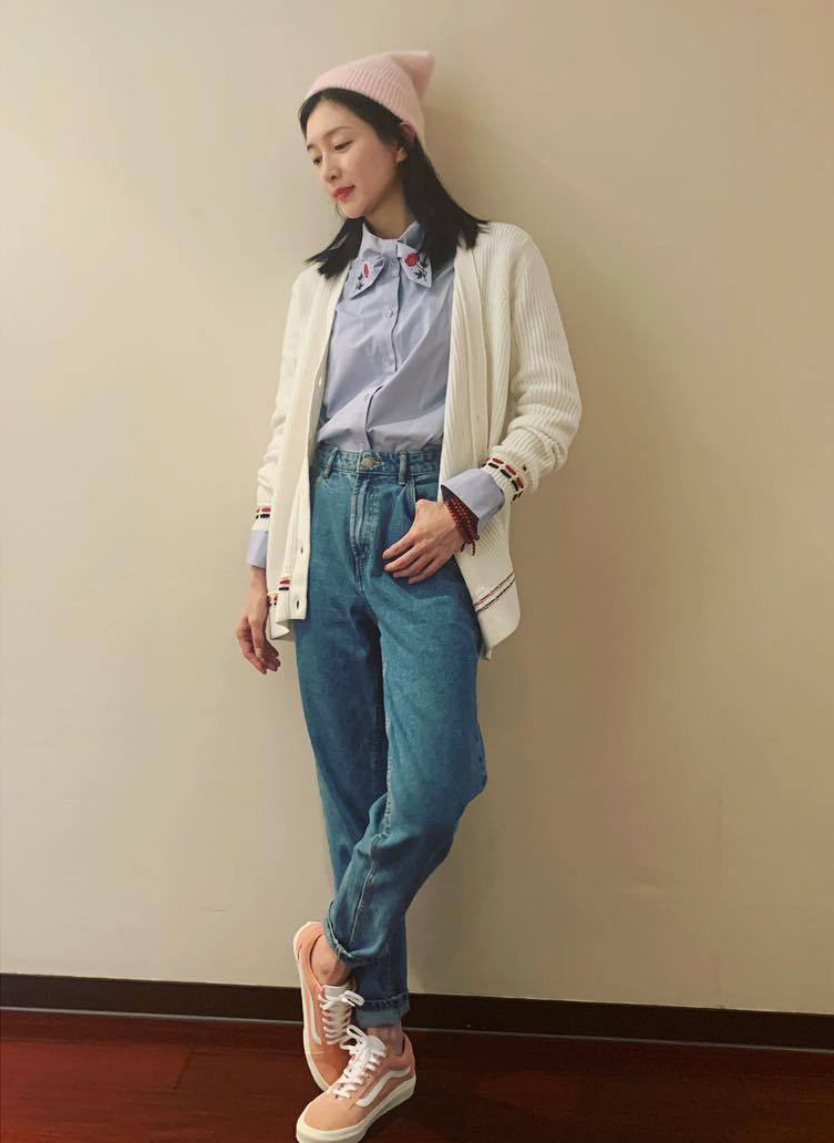 江疏影黑色蝴蝶结礼服,江疏影白衬衫搭配黑色小短裙