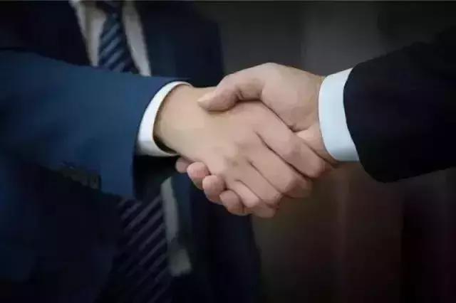 3个臭皮匠顶上一个诸葛亮的故事,文盲骗子上演的荒诞闹剧