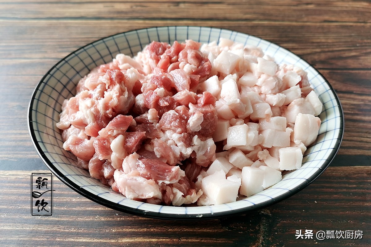 包子这做法，暄软白胖，不塌皮不磁底，放凉了不硬，比买的还暄腾