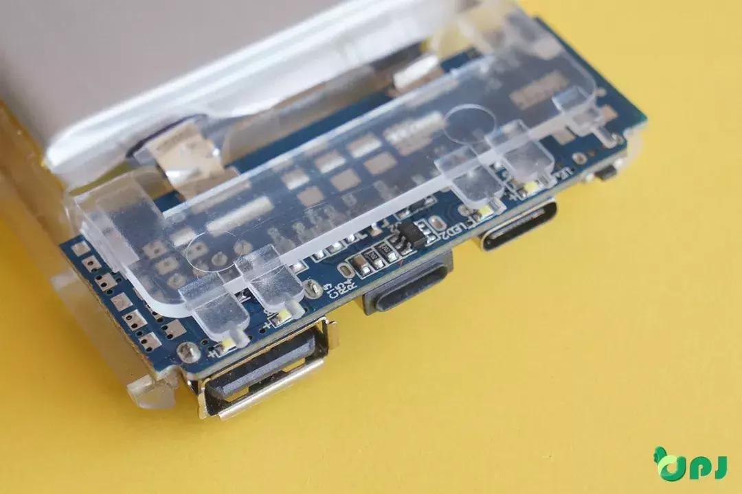 飞毛腿快充移动电源,飞毛腿充电宝m101拆解