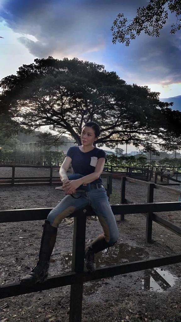 关之琳年轻爱珠宝,香港女星关之琳珠宝