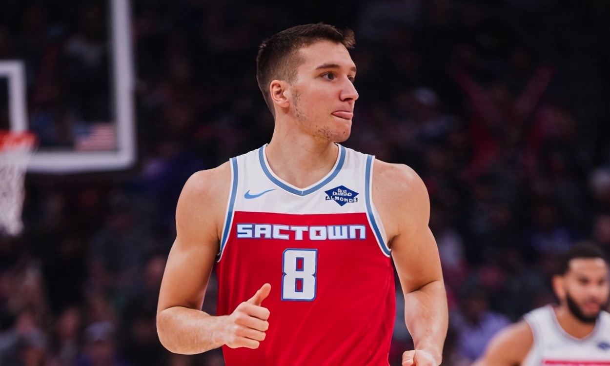 国王顶薪续约福克斯,福克斯已成国王重建基石