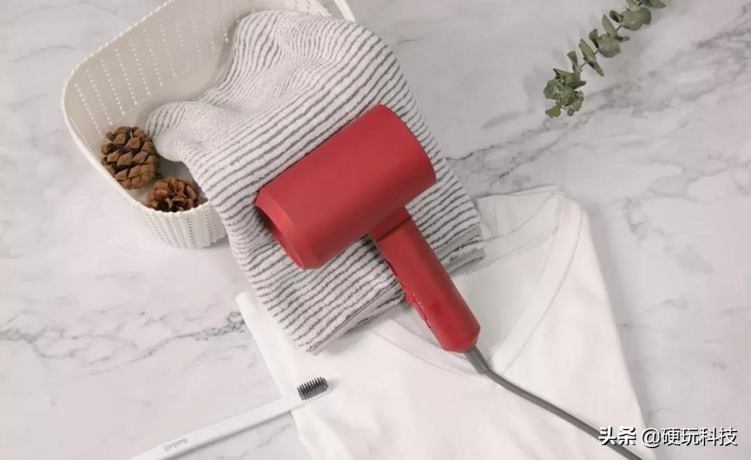 怎么吹干头发女,如何吹干女人头发