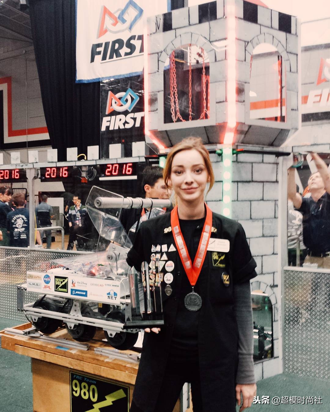 美人不做“花瓶”?她会芭蕾提琴走秀演戏,还是门萨高智商会员