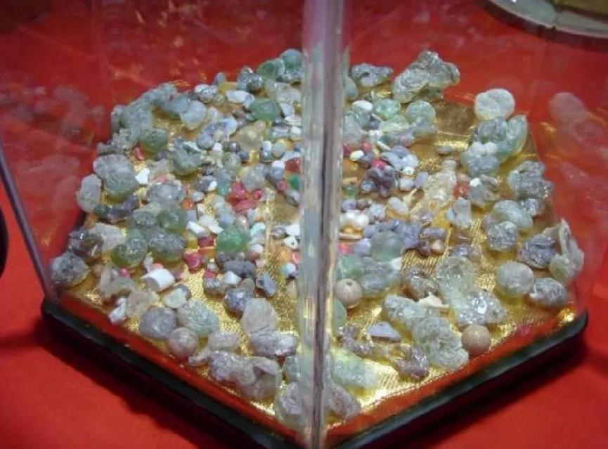 舍利子是高僧圆寂前吞下什么了吗,高僧圆寂后的舍利子究竟是什么