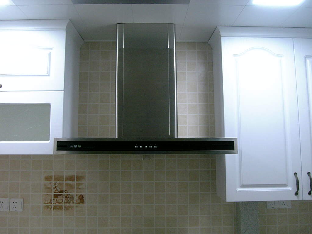 油烟机与橱柜缝隙太小怎么拆卸,有橱柜挡住了如何更换油烟机