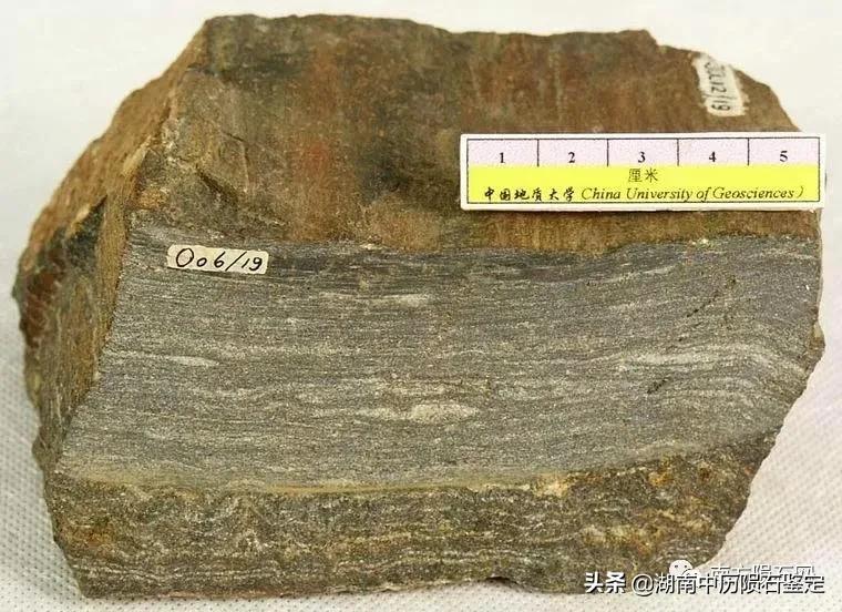 月球陨石与地球矿石的区别,月球陨石和矿石有什么区别