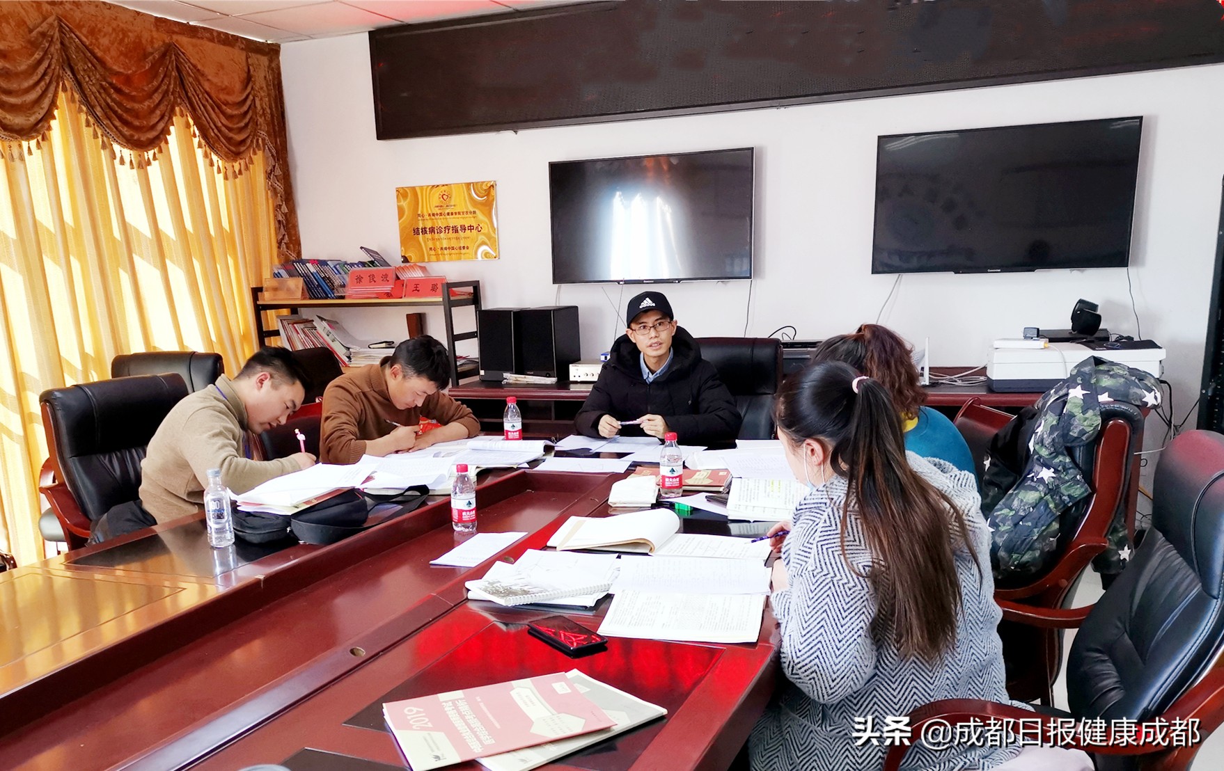 4000米高原的奇遇:毕业十年的同窗,在帮扶医院手术室重逢