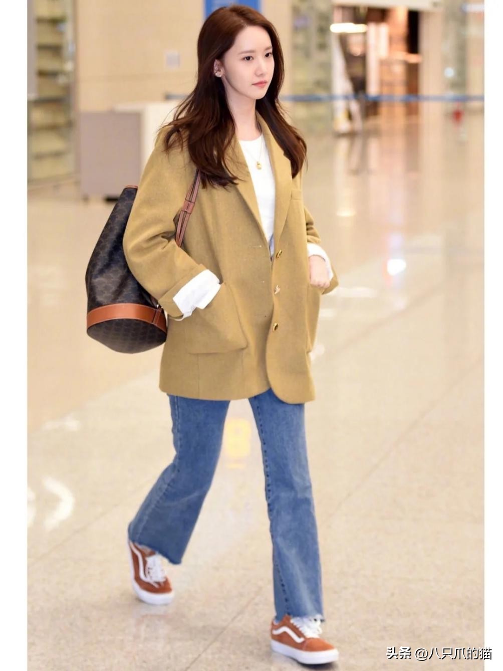 林允儿民宿私服卫衣,林允儿t恤衫