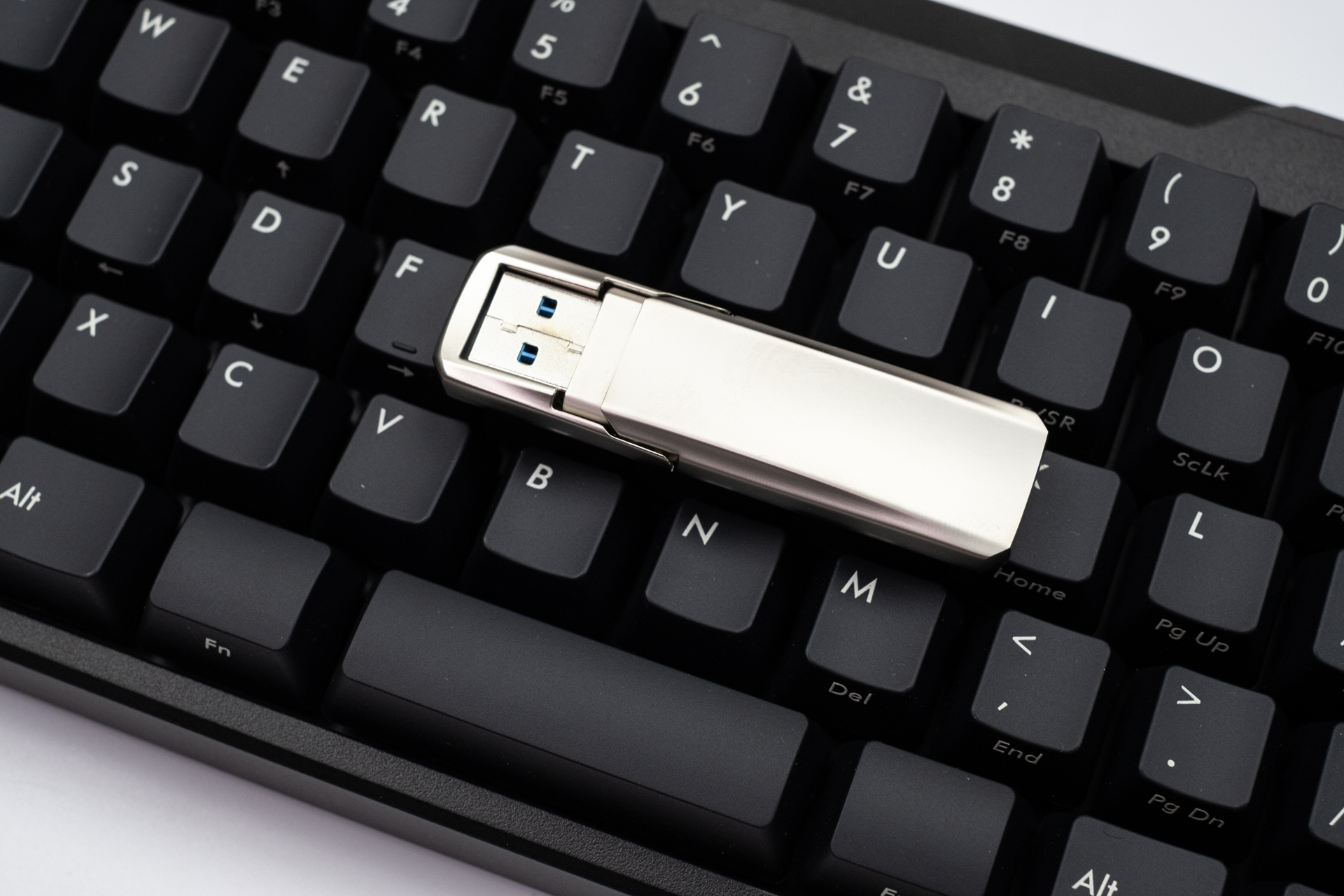 指尖机密,SM4机密算法更安全:爱国者指纹加密U盘U90