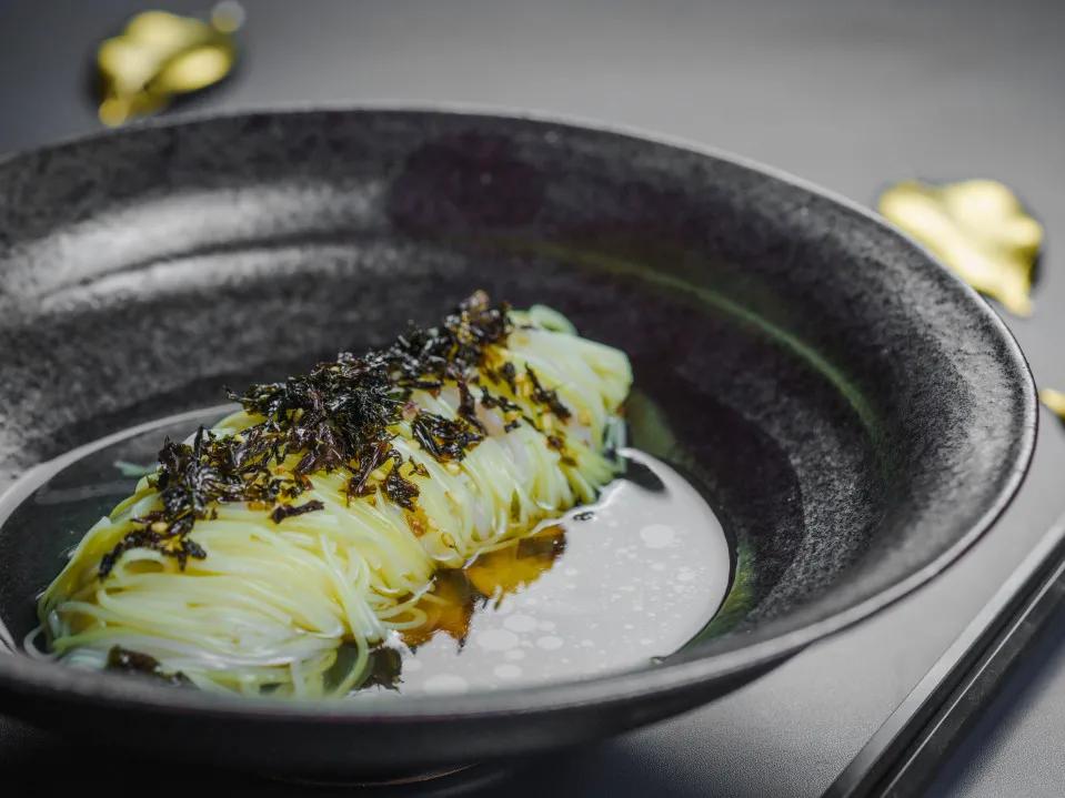 这家人均880的私房菜，连杯子都是施华洛世奇