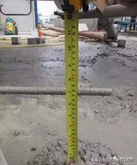 把控混凝土强度,浇混凝土板面平整的方法
