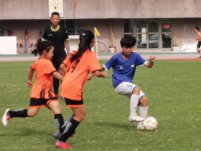 连播不分先后“一顿乱播”湘铝学校足球队？