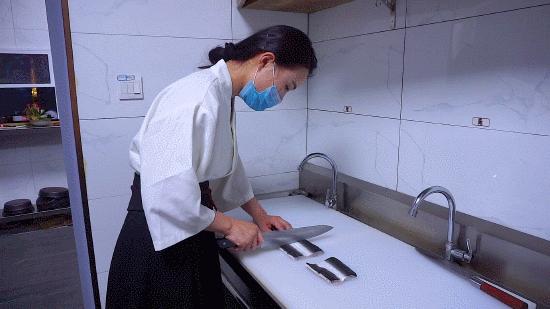 徐州张柏芝一秒到日本?其实正在吃日料,和服免费穿,过足cos瘾