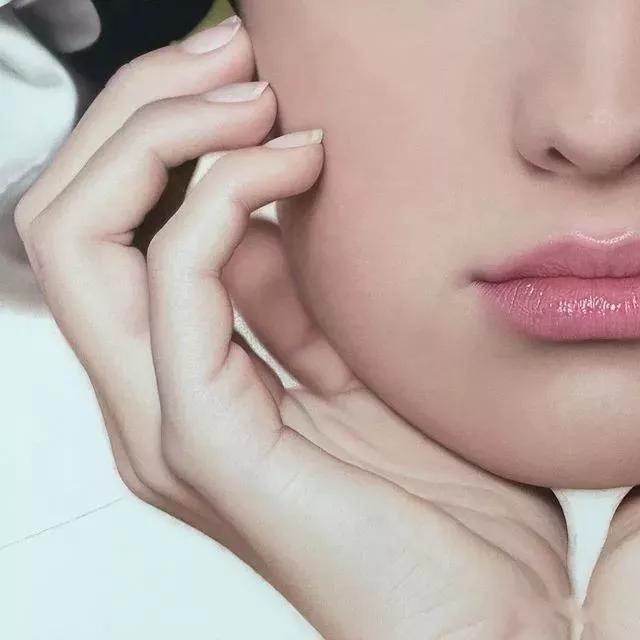 她画的人物栩栩如生用英文怎么说,她画的人物栩栩如生