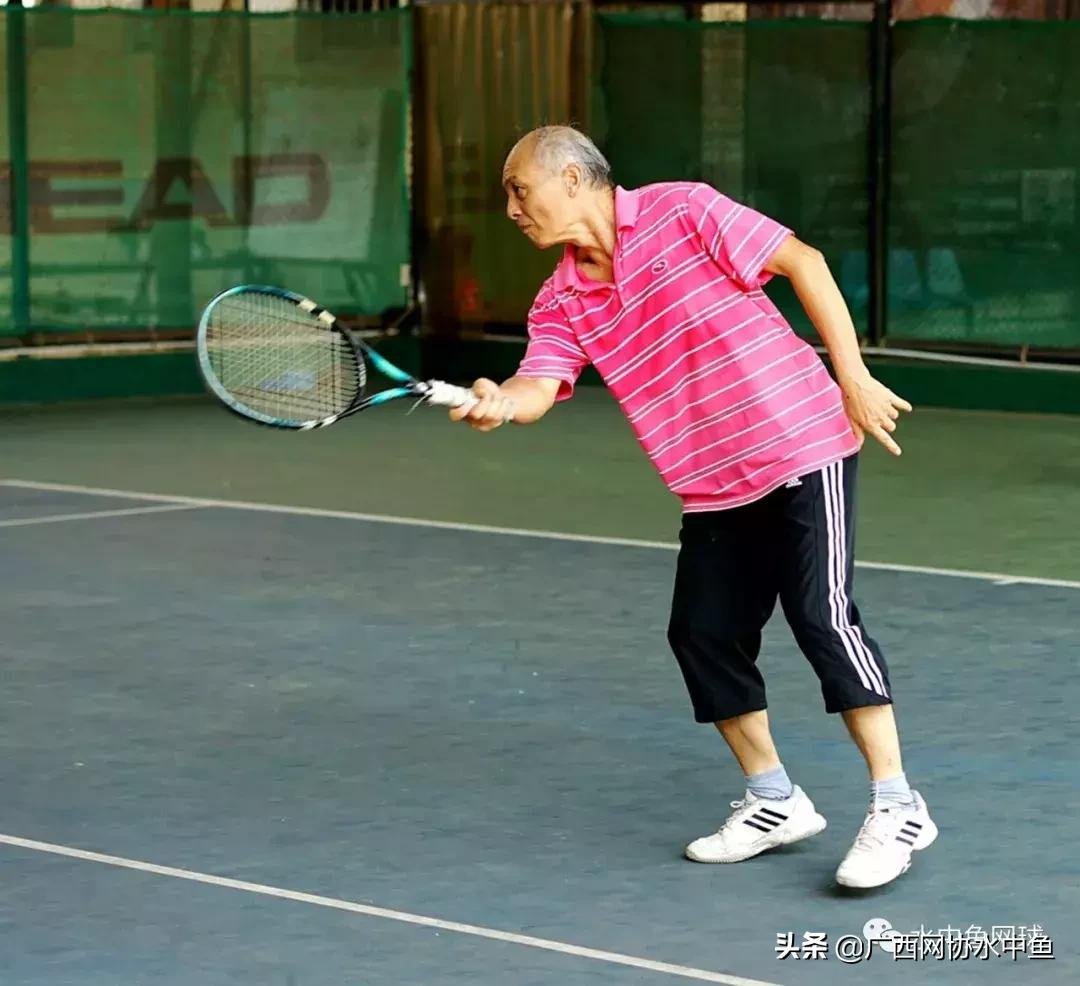 网球新手入门如何自己练习,网球初学者的训练方法与技术
