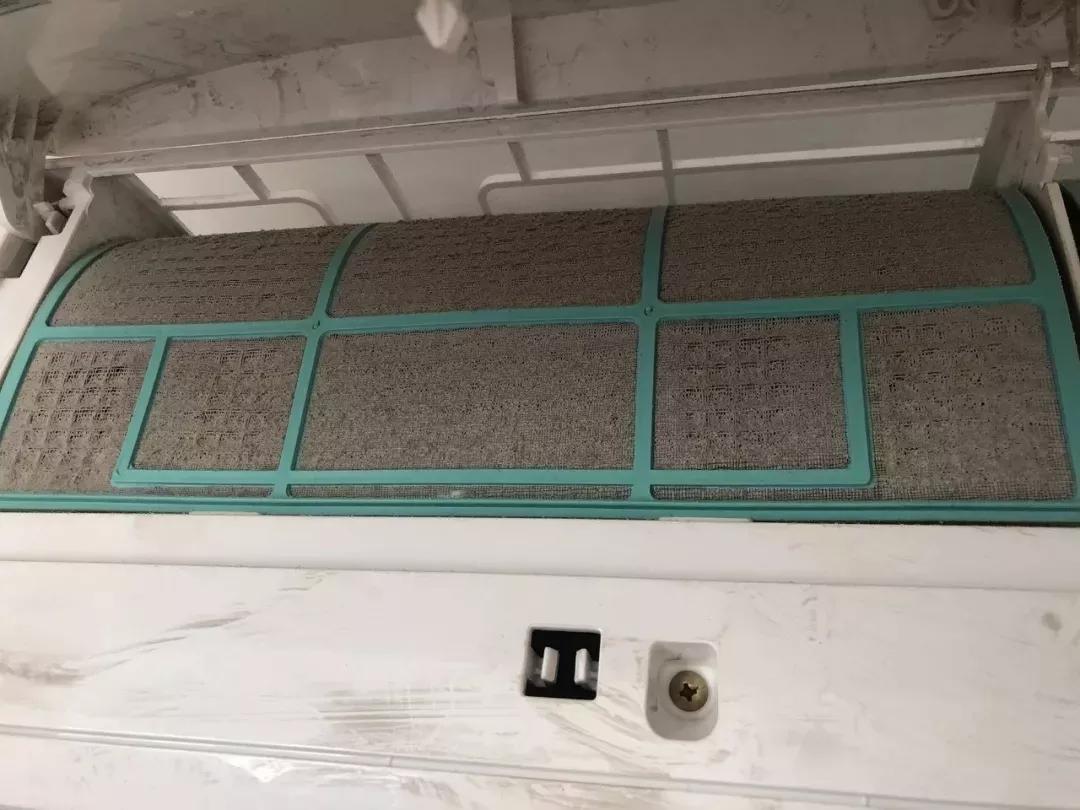 空调尘满,修理清洗空调