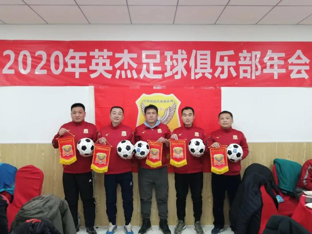 足球老将的故事简介,足球少年的故事