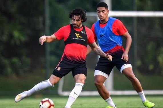 晒名表，晒女友！恒大小将秘鲁度假乐逍遥