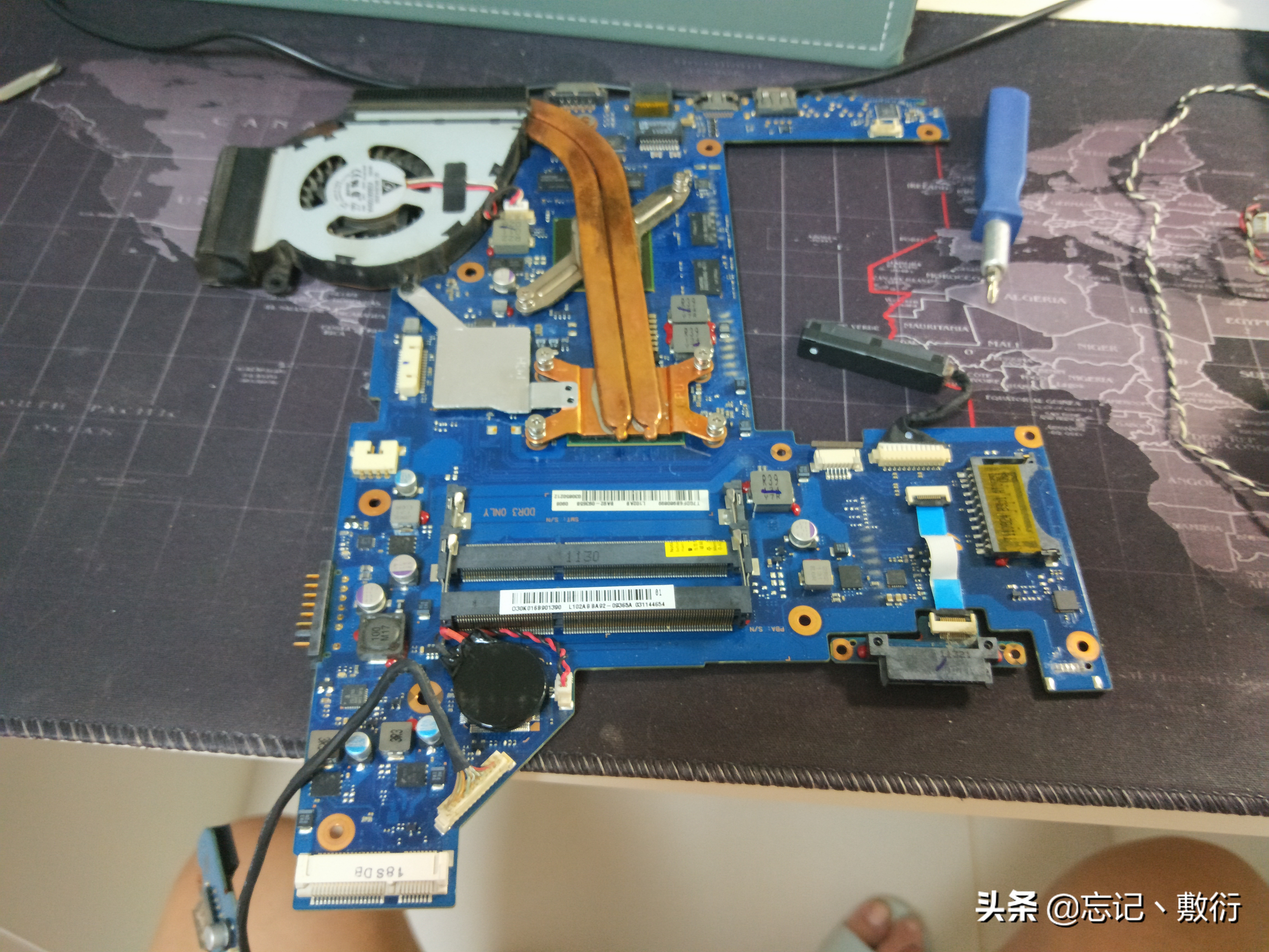 更换三星笔记本(q460)键盘,为了换个键盘把整个笔记本拆了稀碎