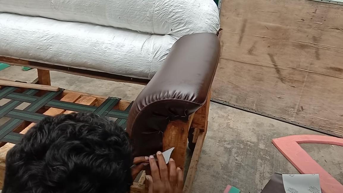 旧物翻新家里有老旧沙发,家里的老旧沙发翻新换皮