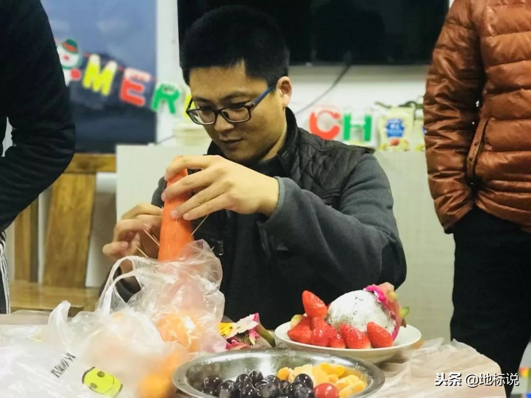 公司圣诞这样过！广告人把水果玩出花~