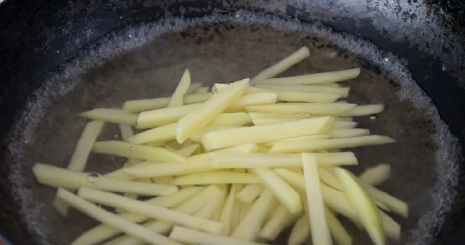 肯德基薯条最正确的制作方法,肯德基薯条是怎样制作的