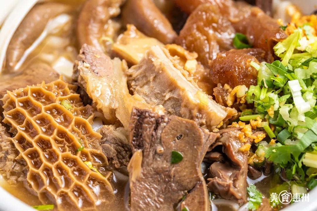 麦地这家“小香港”，藏着45年的正宗港味！一到饭点就满座.