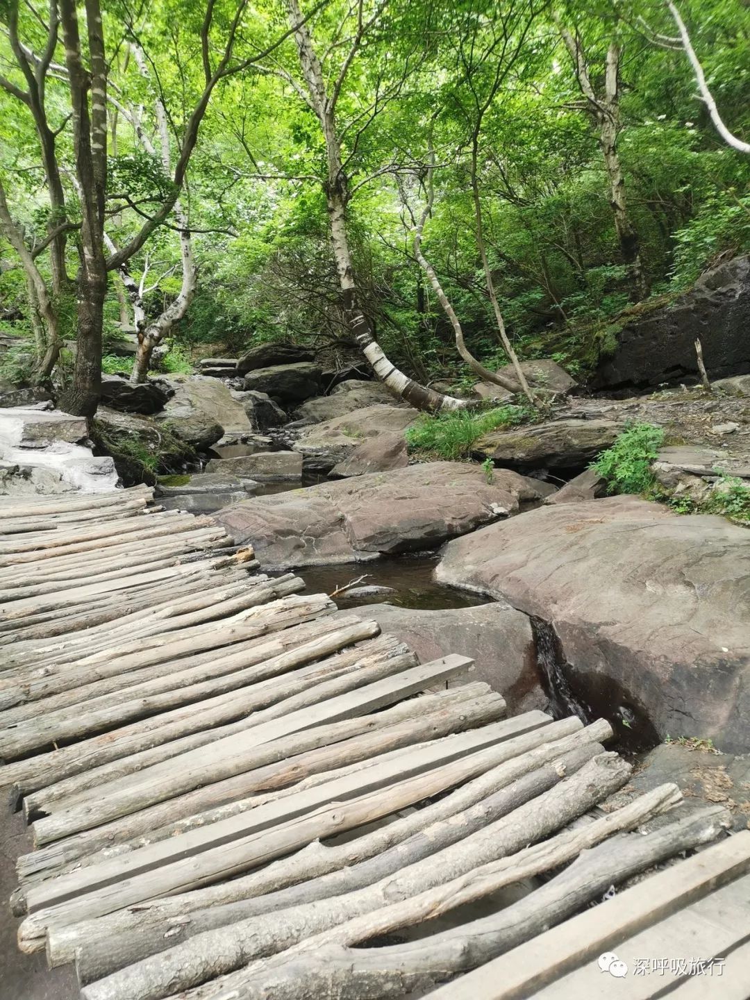 京西小九寨百瀑谷,京西双龙峡小火车图片