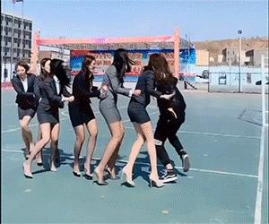 搞笑老鹰捉小鸡图片,搞笑版老鹰抓小鸡视频抖音30秒