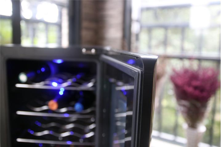 红酒恒温酒柜推荐,年轻人的第一瓶酒