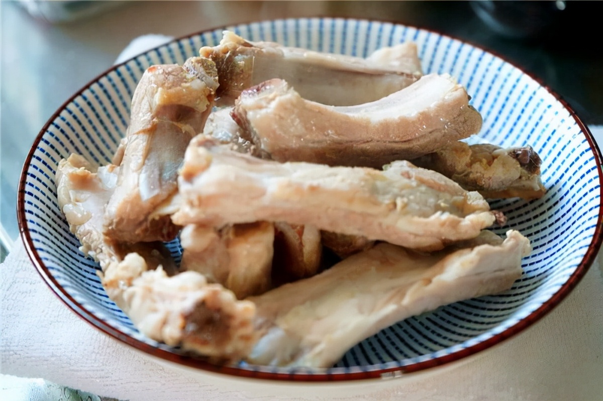 海带汤和排骨一起炖可以吗,海带排骨汤和菜能一起煮吗