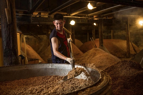 密集夺冠!五粮浓香系列酒闪耀多个国家级白酒评选活动